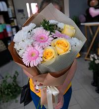 Букет цветов из:  Герберы, Розы и Хризантемы в Яхроме