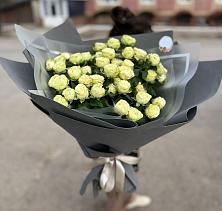 Букет Белые кустовые розы Солинеро в Яхроме